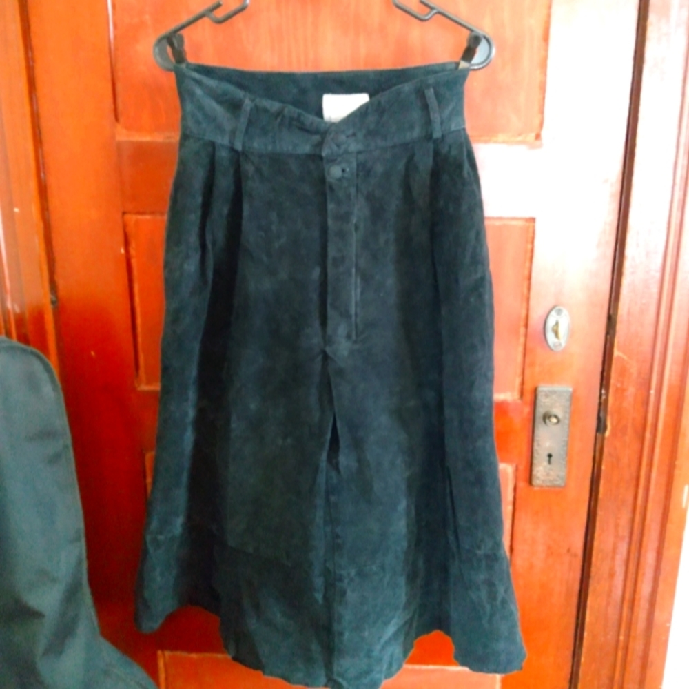 Vintage Black Suede Pocket Skirt, Size 10, Ventilo la Colline